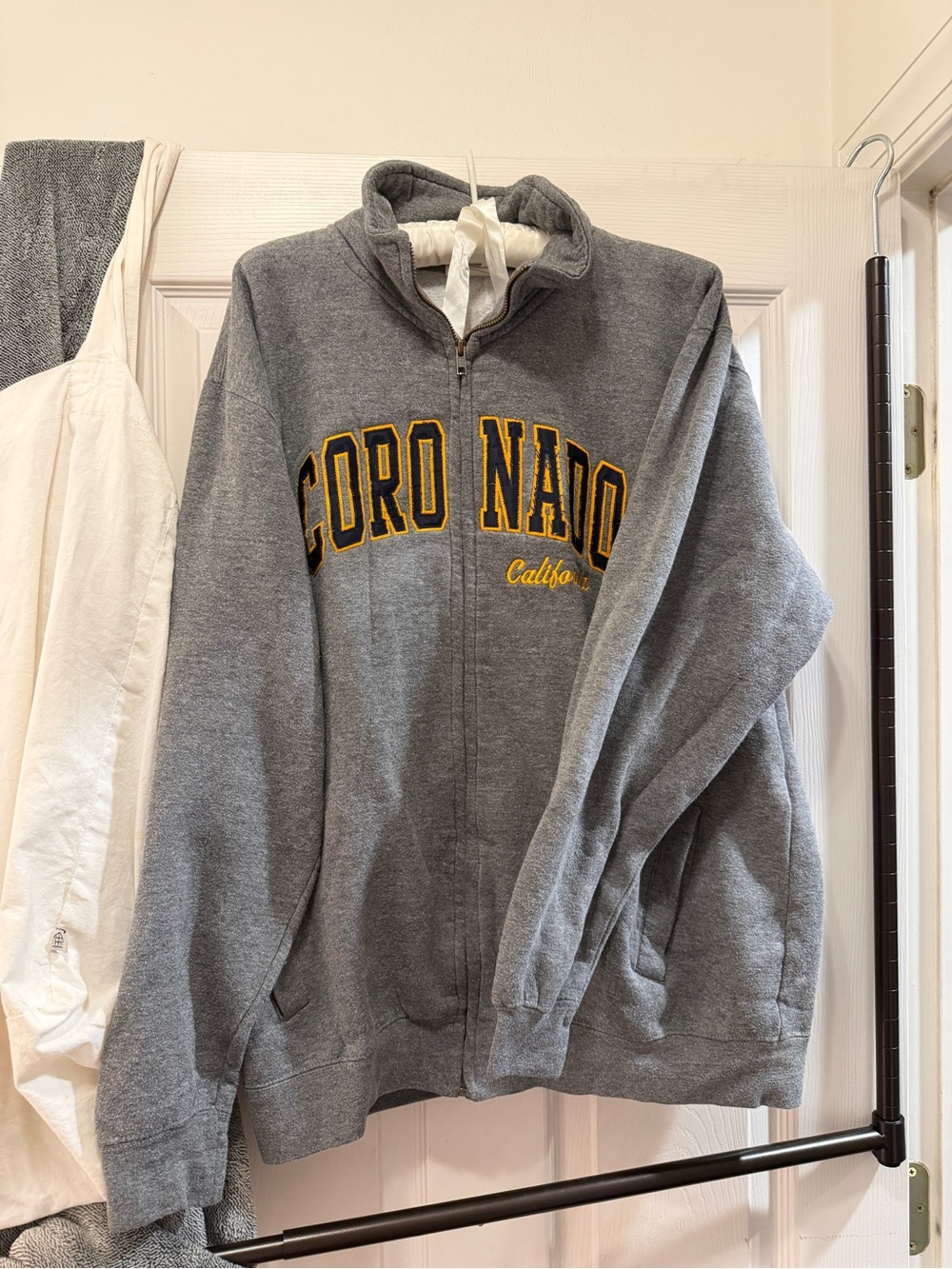 Vintage 90s MV Sport Pro-Weave
Coronado California Embroidered Full Zip
XL